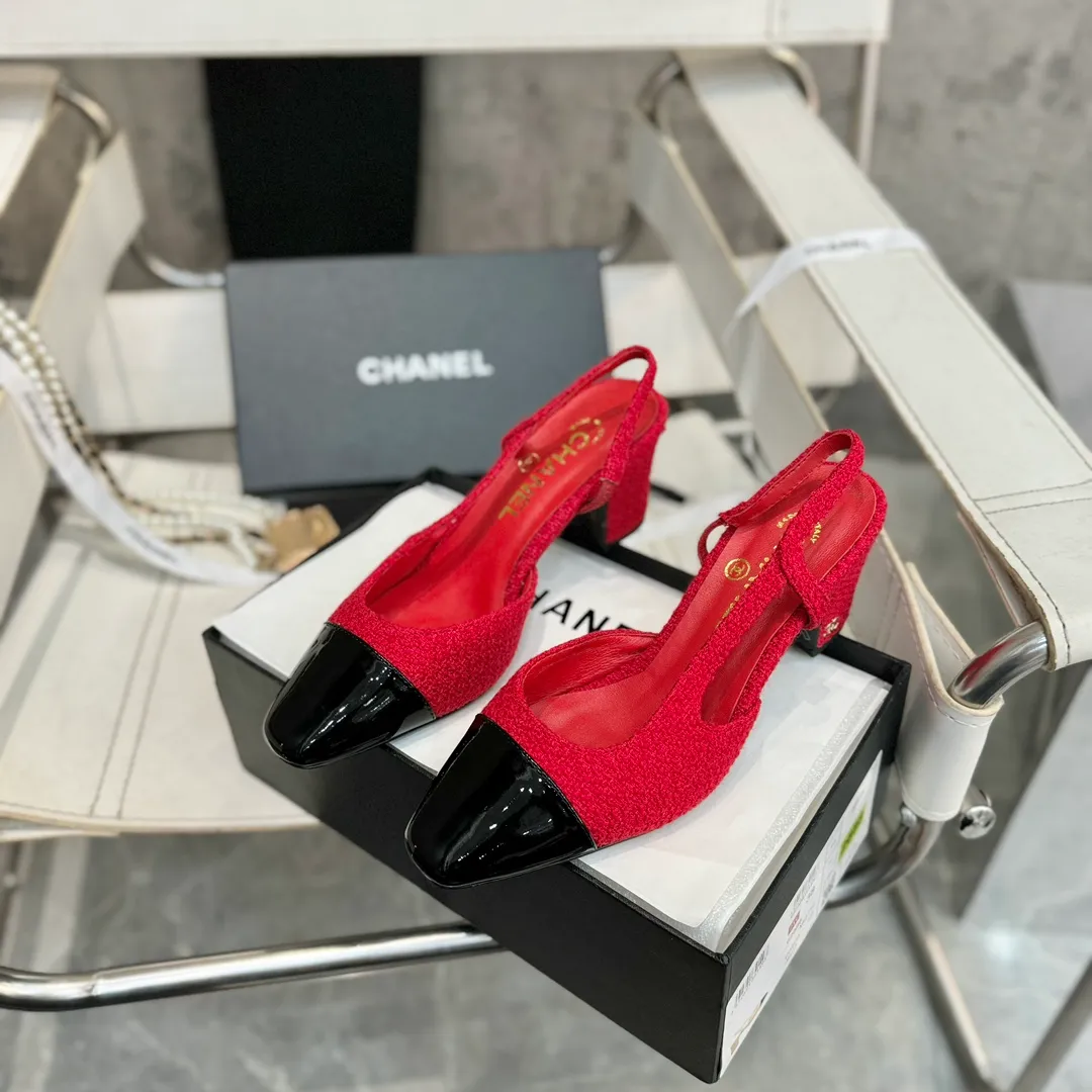 👟👟Ex-factory price 480👟👟 CHANEL Chanel flat bottom series🌹Fashionable classic sandals loved by all stars Fabric [👉] Mixed sheepskin👠🐏 Lining [👉] Silk sheep lining👠🐏 Insole [👉] Silk sheep👠🐏 Sole [👉] Genuine leather outsole imported from Italy 🌻 Packaging [👉] Chanel original box packaging 🌸 Code number [🦶🏻] 34-42 (⚠️34.41.42 is a custom code and cannot be returned or exchanged. Please understand)